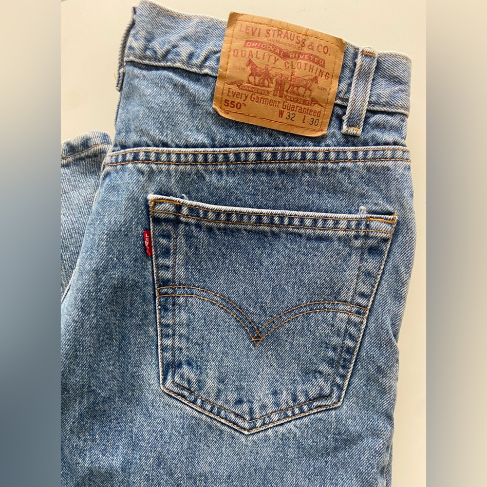 LEVIS 550’s straight leg medium-light wash jeans